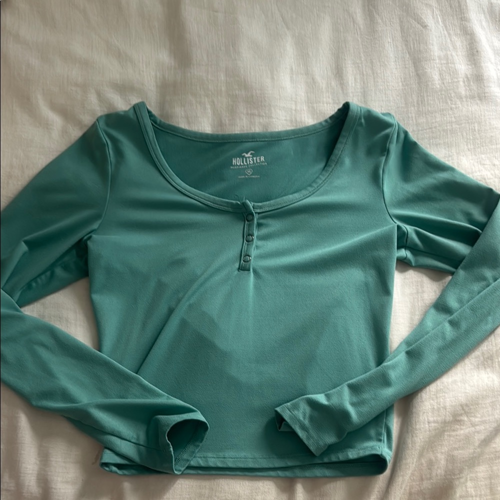 Hollister Women's Green Long Sleeve Top